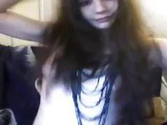 Una muchacha de 18 año de edad peluda con coño cremoso en webcam