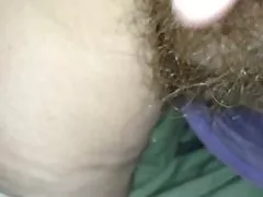 Vista posterior de su agujero de culo peludo dulce