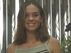 Puta morena tiras y abre su coño