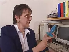 Tetonas peludas profesora madura masturbación pt1