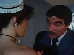 Mi sirvienta tiene un coño más estricta que mi secretaria