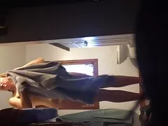 Esposa caliente después de la ducha