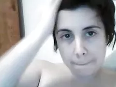 Coño peludo y axilas en coño frotando gal