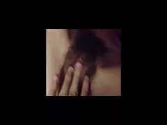 Coño peludo con los ojos vendado