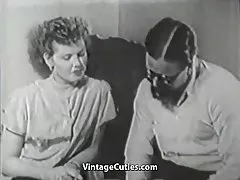 Chico peludo penetrando a su nuevo amigo (cosecha de la década de 1950)