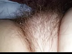 Hoyo peludo, tetas grandes, pezones, coño peludo suave.