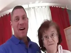 76 años vieja abuelita fina marcela chupa follada y cummed en