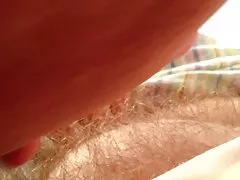 Me encanta la sensación de su vello púbico en mis mejillas.
