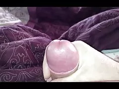 Suavemente acariciando mi polla sin cortar, tetas en mi polla, hoyo peludo
