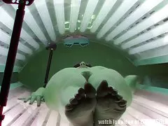Leva oculto - coño peludo en solarium