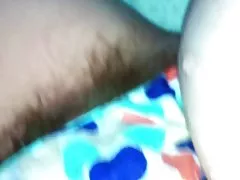 Coño carnoso peludo esposas en bragas