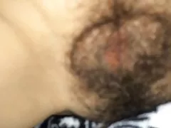 Cumming en su coño peludo, luego comer mi propio semen