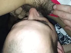 Ella películas como comer su coño peludo