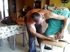 Me peludas masturbaciones de sarah con un hombre mayor