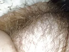 Frotando el esposa suave peludo gordito montículo,