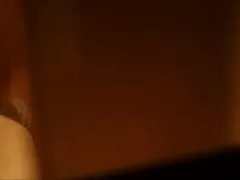 Voyeur a través de la ventana pareja amateur haciendo el amor