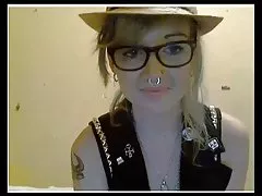 Teen peludo chupa y paseos en su amiga en cam sin sonido